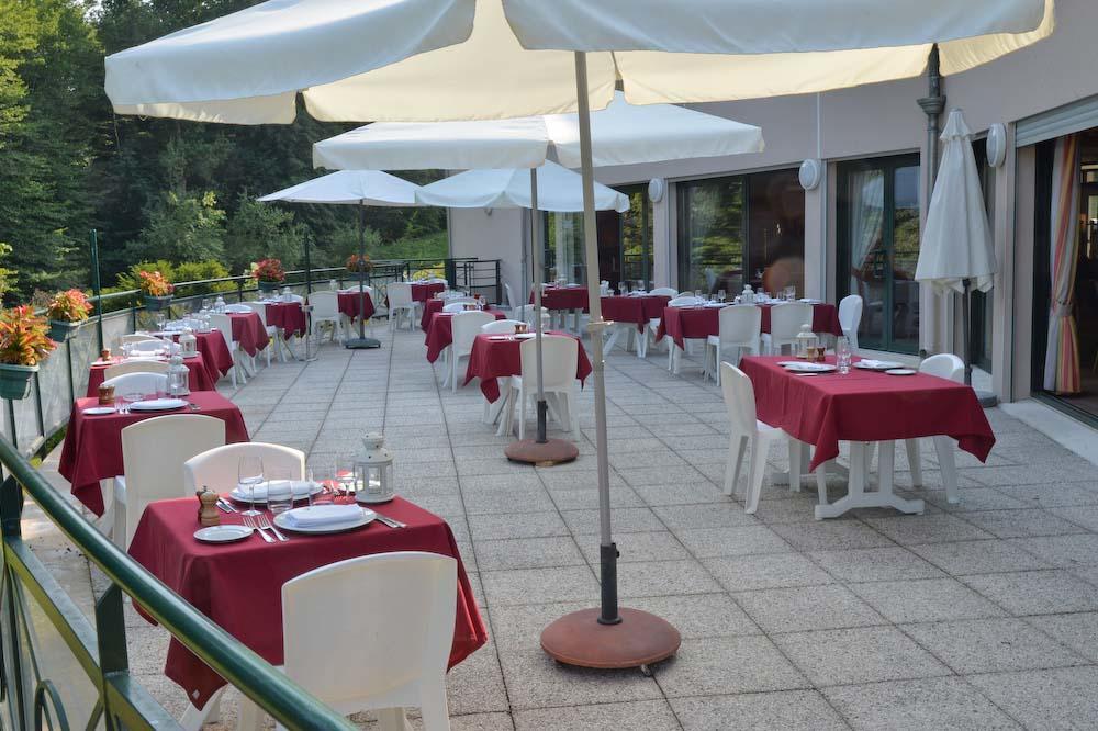 Logis Hotel - Restaurant Le Tulipier ヴィエンヌ・ル・シャトー エクステリア 写真
