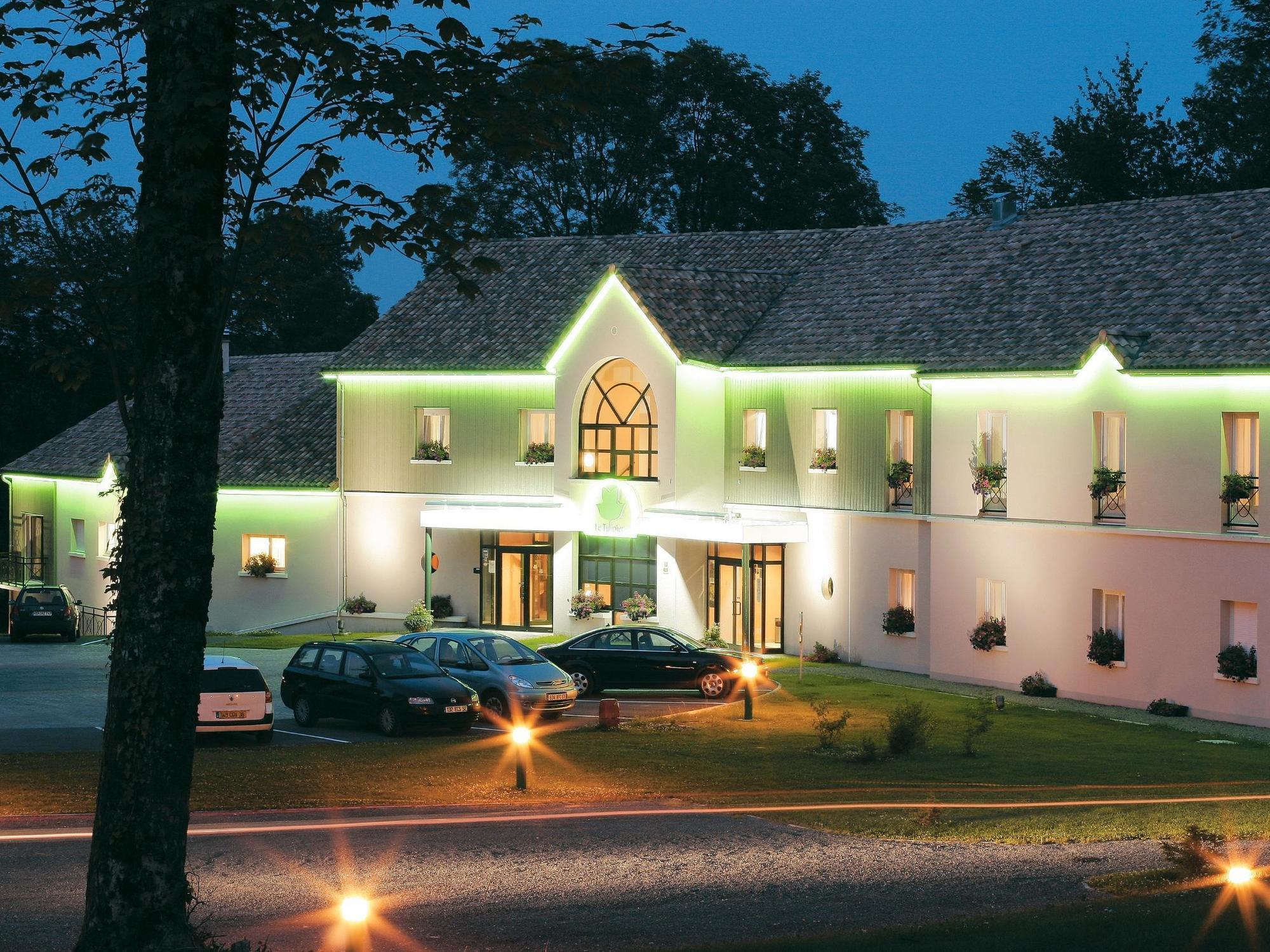 Logis Hotel - Restaurant Le Tulipier ヴィエンヌ・ル・シャトー エクステリア 写真