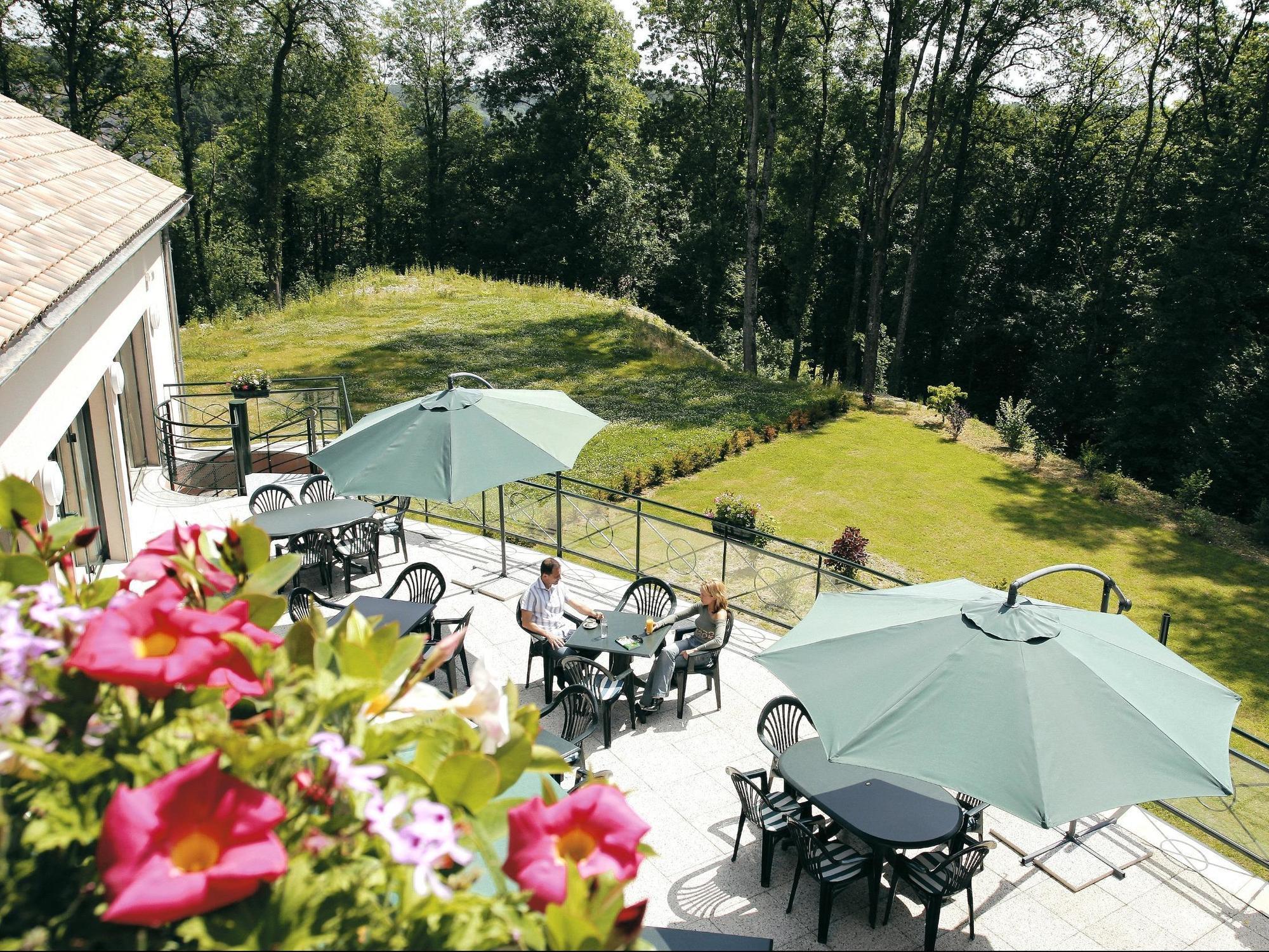 Logis Hotel - Restaurant Le Tulipier ヴィエンヌ・ル・シャトー エクステリア 写真